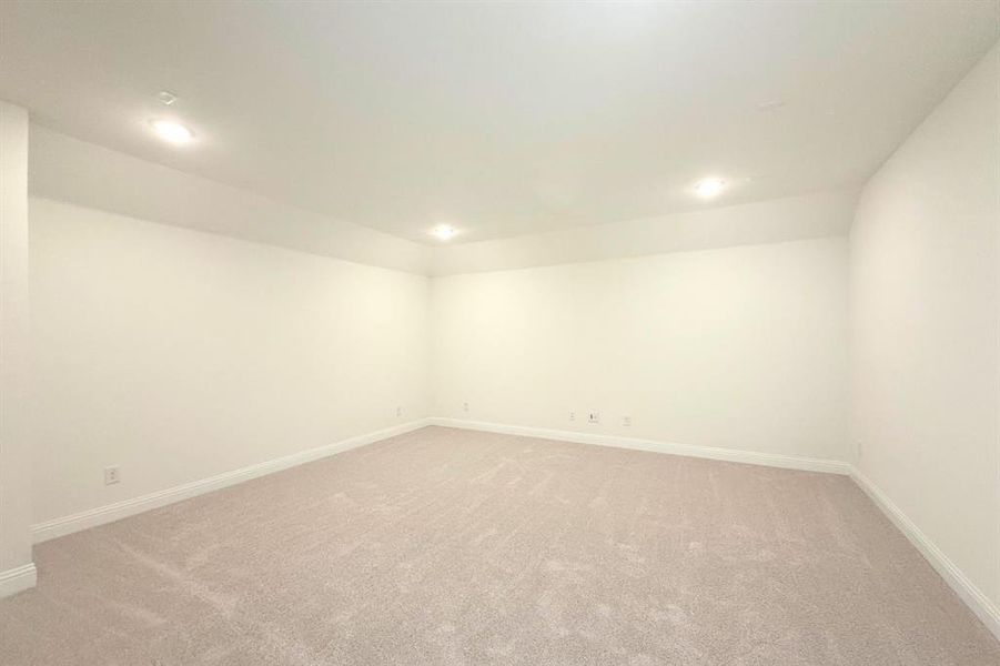 Spacious, unfurnished interior of a new home in Sweetgrass, Haslet (Image 24).