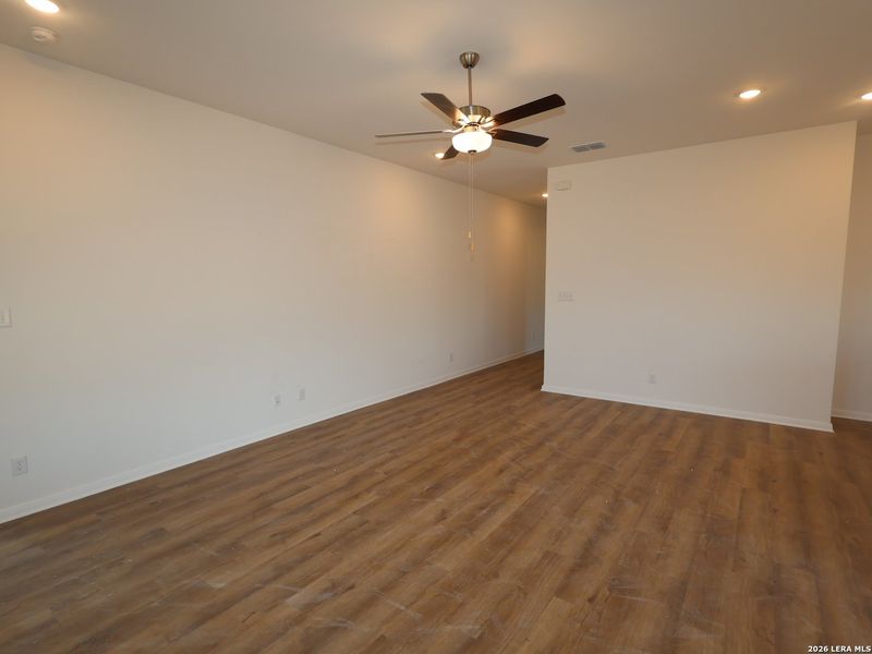 Spacious, unfurnished interior of a new home in Chaparral Ranch, Floresville (Image 18).