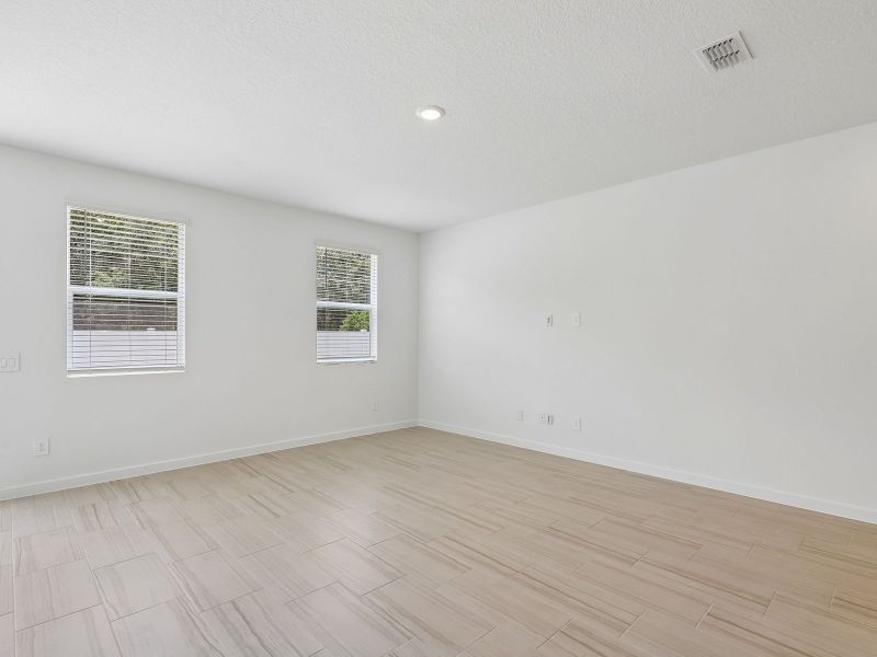 Spacious, unfurnished interior of a new home in The District at Oakleaf - The Grove, Middleburg (Image 7).