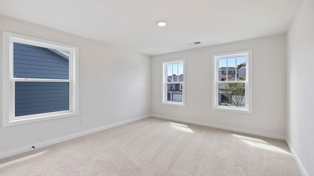 Spacious, unfurnished interior of a new home in Sycamore Cove, Woodruff (Image 25).