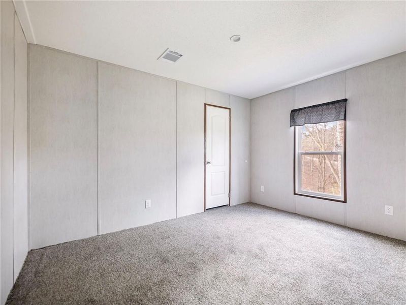 Spacious, unfurnished interior of a new home in , Lula (Image 11).