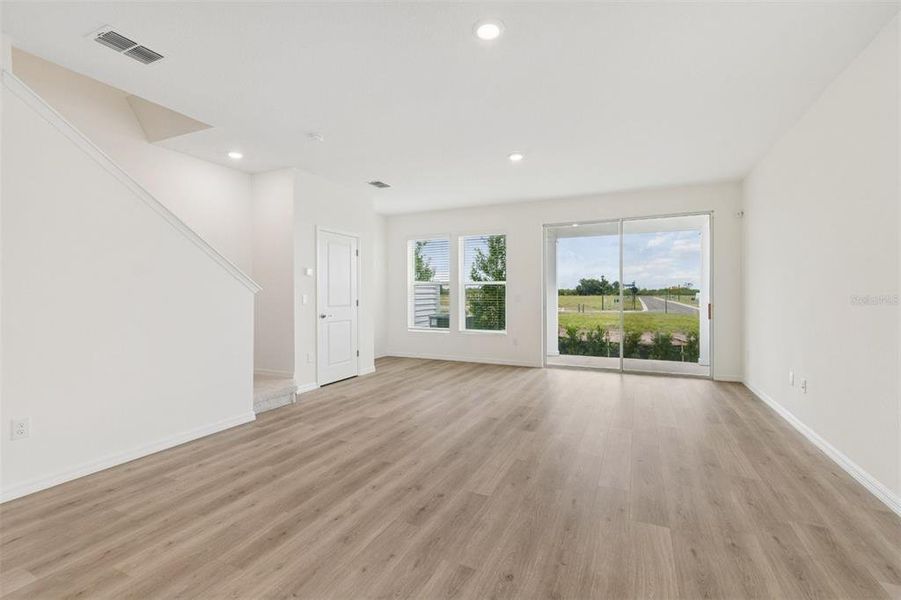 Spacious, unfurnished interior of a new home in Waterset Townhomes, Apollo Beach (Image 20).