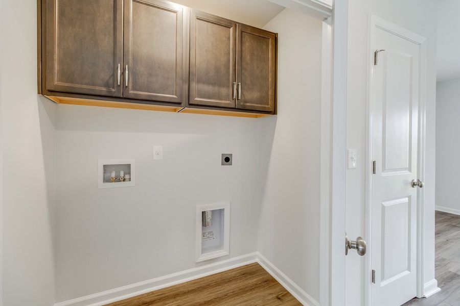Spacious, unfurnished interior of a new home in Astoria, Columbia (Image 19).