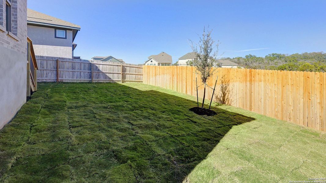 Exterior details and patio area of a home in Ladera, San Antonio (Image 4).