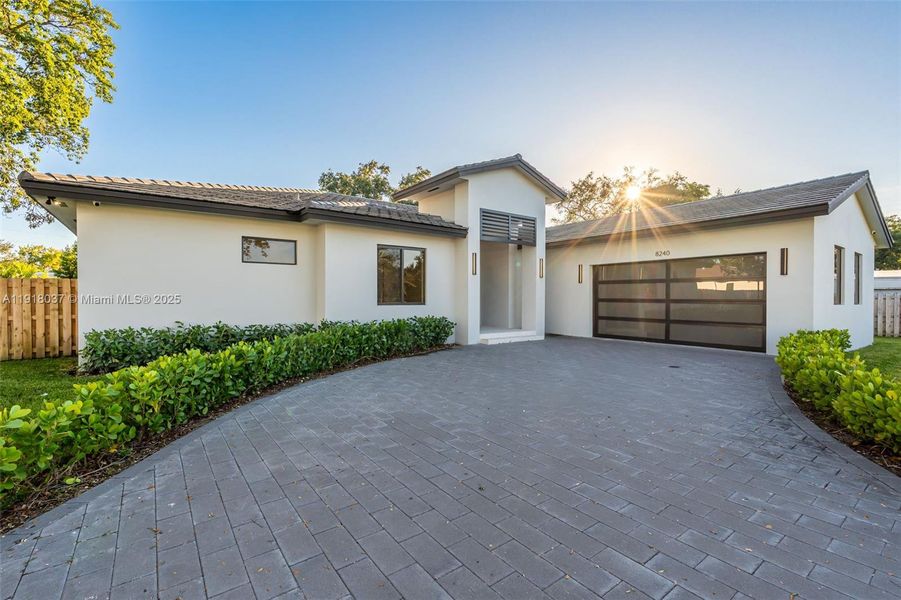 Exterior details and patio area of a home in , Cutler Bay (Image 43).