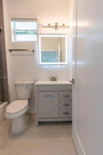 Furnished interior view inside a new home in , Lake Placid (Image 9).