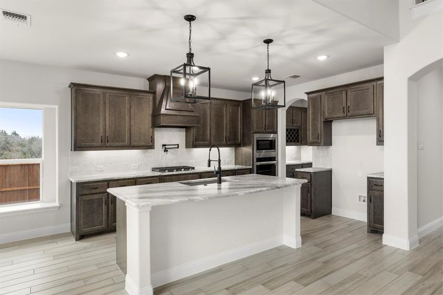 12_13. 719 Soprano - Kitchen (2)