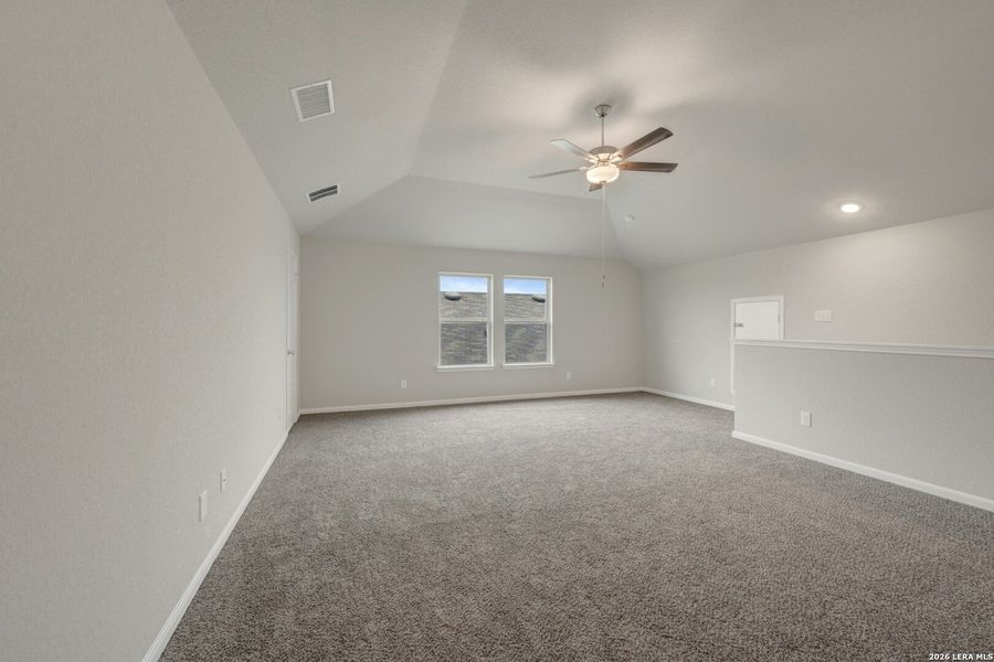 Spacious, unfurnished interior of a new home in Winding Brook, San Antonio (Image 40).
