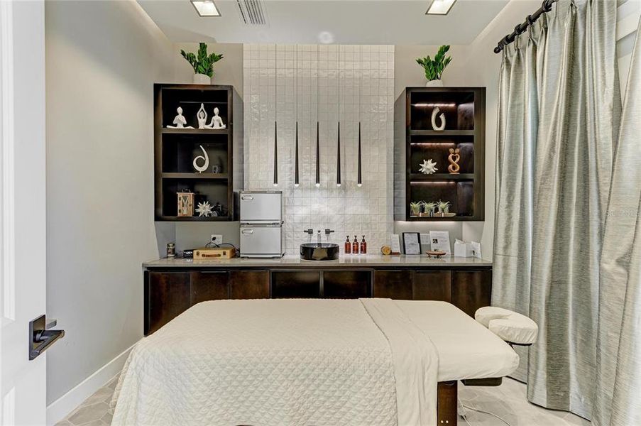 Furnished interior view inside a new home in , Bradenton (Image 18).