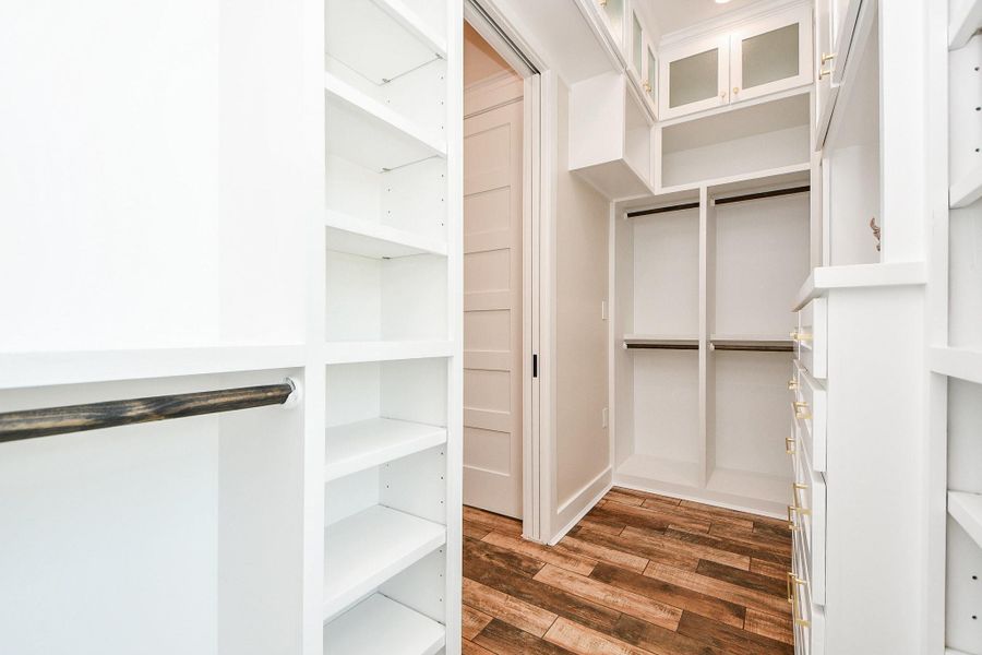 Spacious, unfurnished interior of a new home in , Palacios (Image 27). Spacious, unfurnished interior of a new home in , Palacios (Image 27).