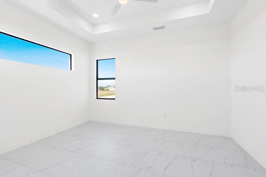 Spacious, unfurnished interior of a new home in , Cape Coral (Image 19).