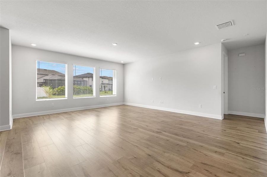 Spacious, unfurnished interior of a new home in Chapel Crossings, Wesley Chapel (Image 13). Spacious, unfurnished interior of a new home in Chapel Crossings, Wesley Chapel (Image 13).