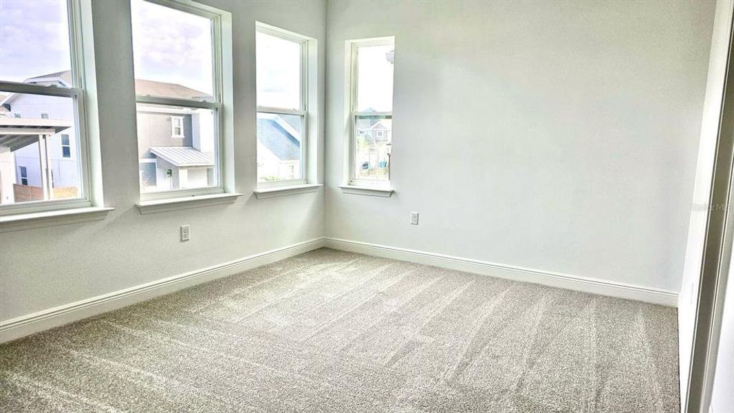 Spacious, unfurnished interior of a new home in Laureate Park, Orlando (Image 18).