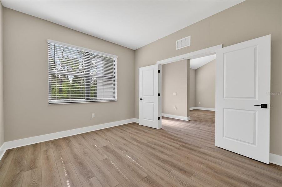 Spacious, unfurnished interior of a new home in , Port Charlotte (Image 20).