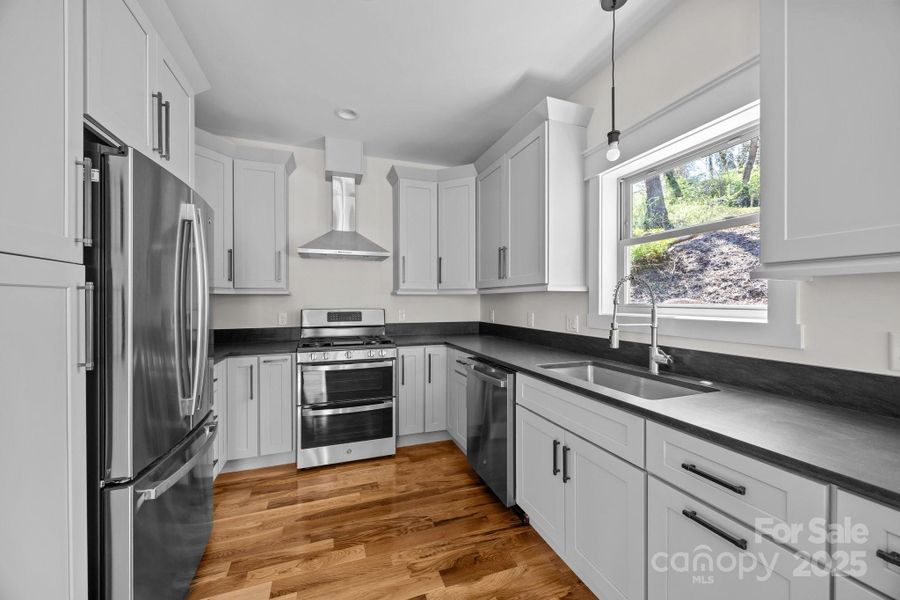 Lots of counter space Lots of counter space