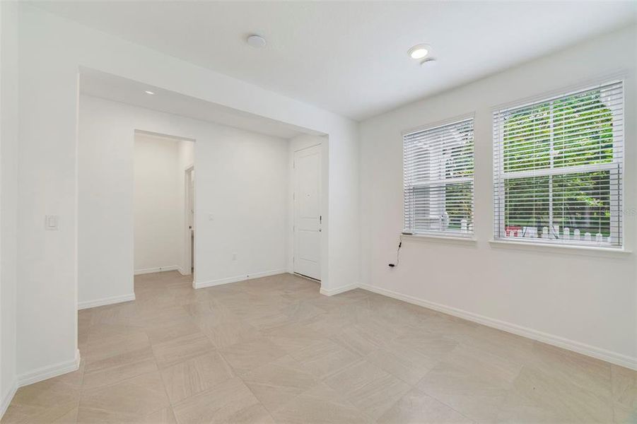 Spacious, unfurnished interior of a new home in Aulin Square, Oviedo (Image 17). Spacious, unfurnished interior of a new home in Aulin Square, Oviedo (Image 17).