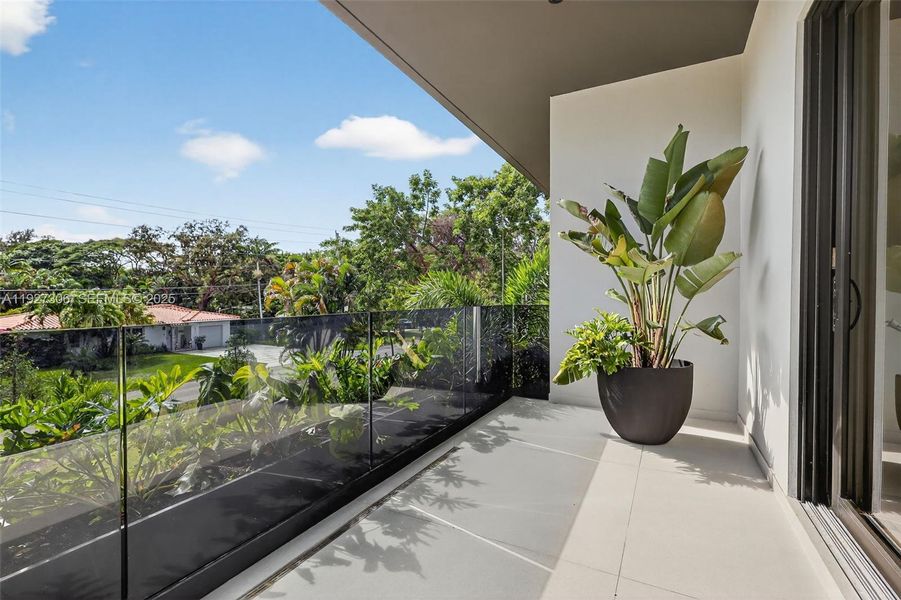 Exterior details and patio area of a home in , Biscayne Park (Image 30).