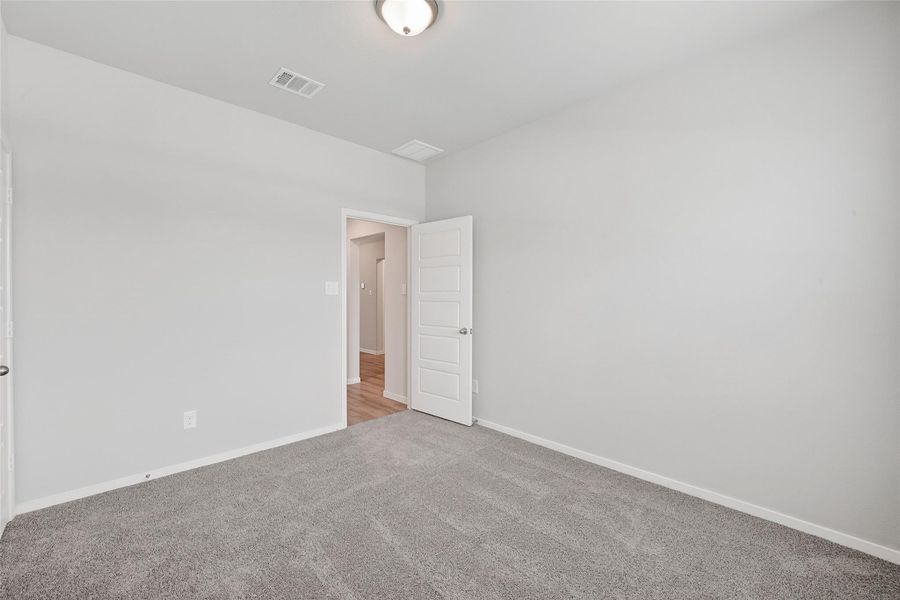 Spacious, unfurnished interior of a new home in Rollingbrook Estates, Baytown (Image 32).