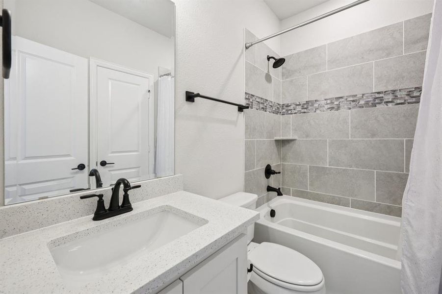 En-suite Bath for Bed 2