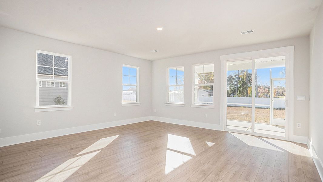 Spacious, unfurnished interior of a new home in Coastal Farms, Conway (Image 15).
