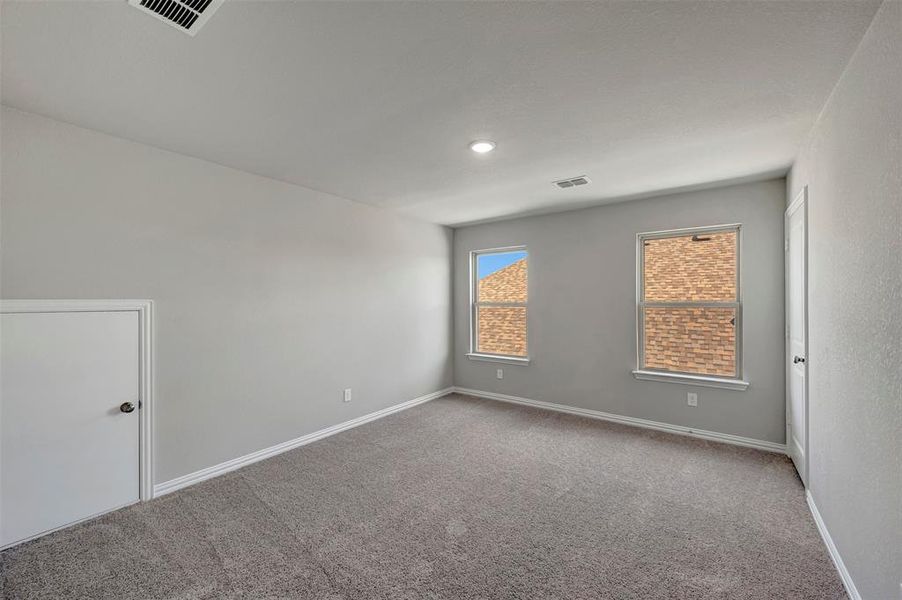 Spacious, unfurnished interior of a new home in Lily Creek at Sutton Fields, Aubrey (Image 26).