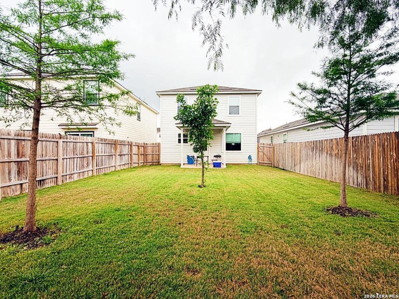 Exterior details and patio area of a home in Blue Ridge Ranch, San Antonio (Image 4).