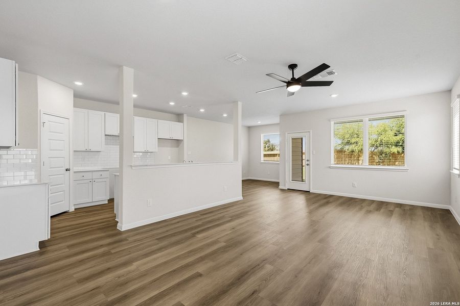 Spacious, unfurnished interior of a new home in Melissa Ranch, San Antonio (Image 28).
