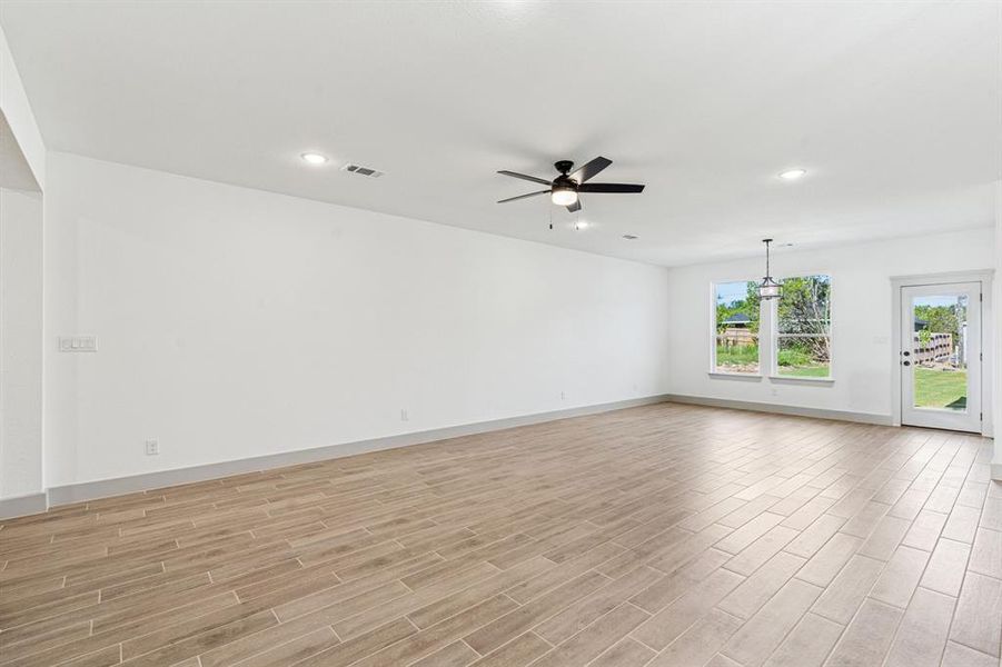 Spacious, unfurnished interior of a new home in , Granbury (Image 26).