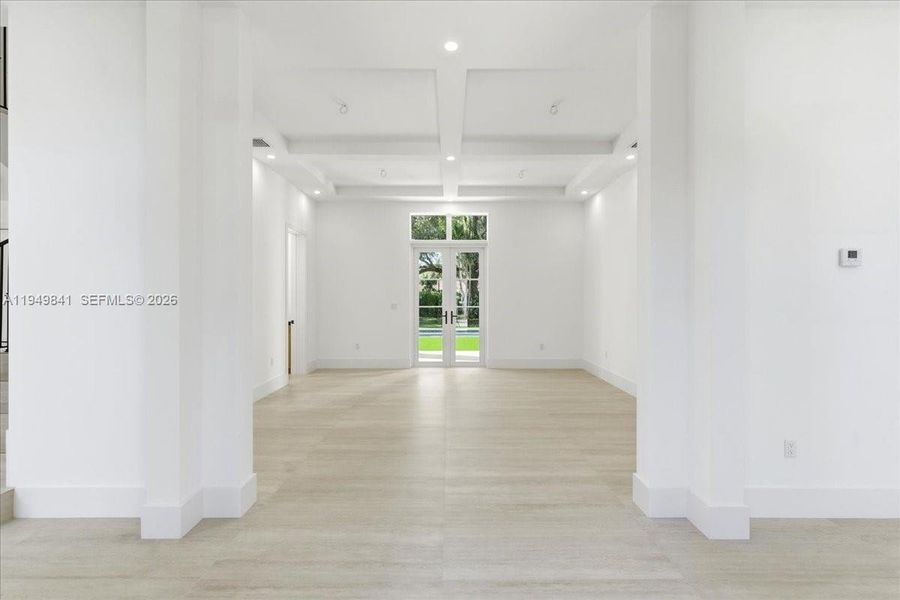 Spacious, unfurnished interior of a new home in , Pinecrest (Image 29).