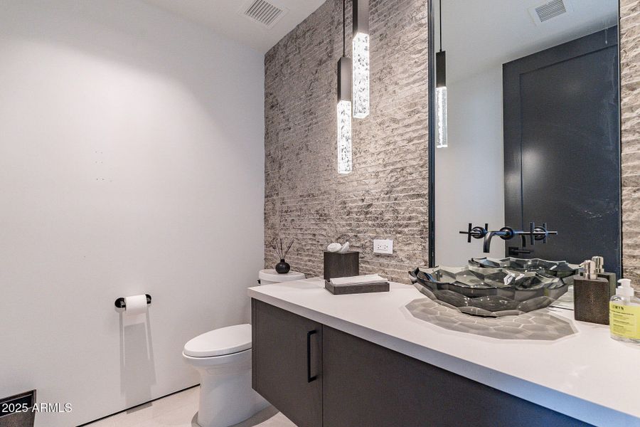 018_POWDER ROOM 018_POWDER ROOM