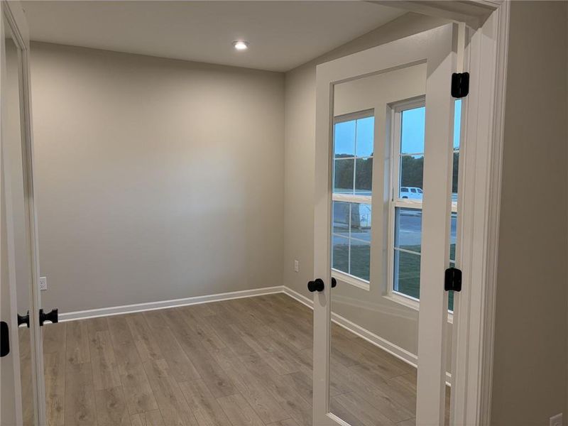 Spacious, unfurnished interior of a new home in Three Rivers, Rome (Image 6).
