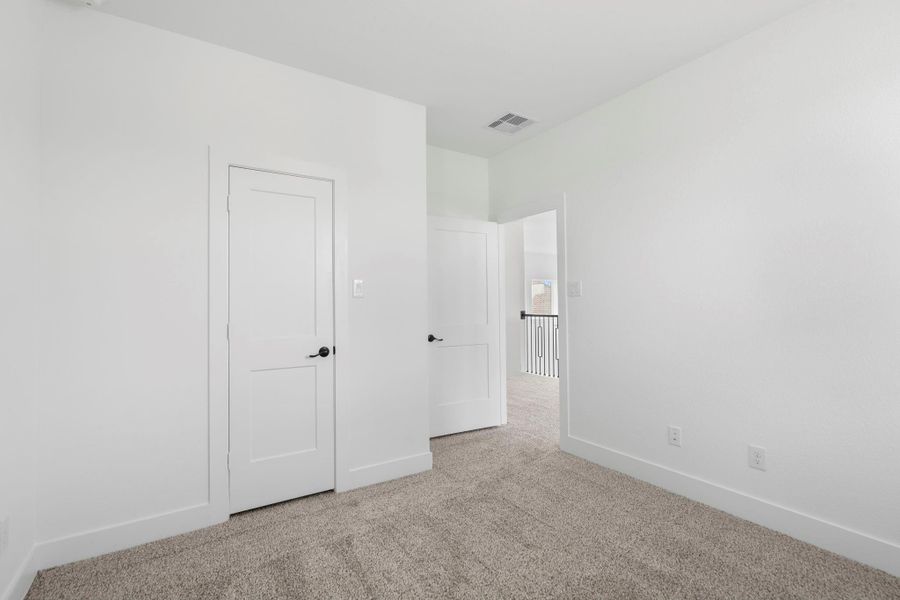 Spacious, unfurnished interior of a new home in Riceland, Mont Belvieu (Image 30).