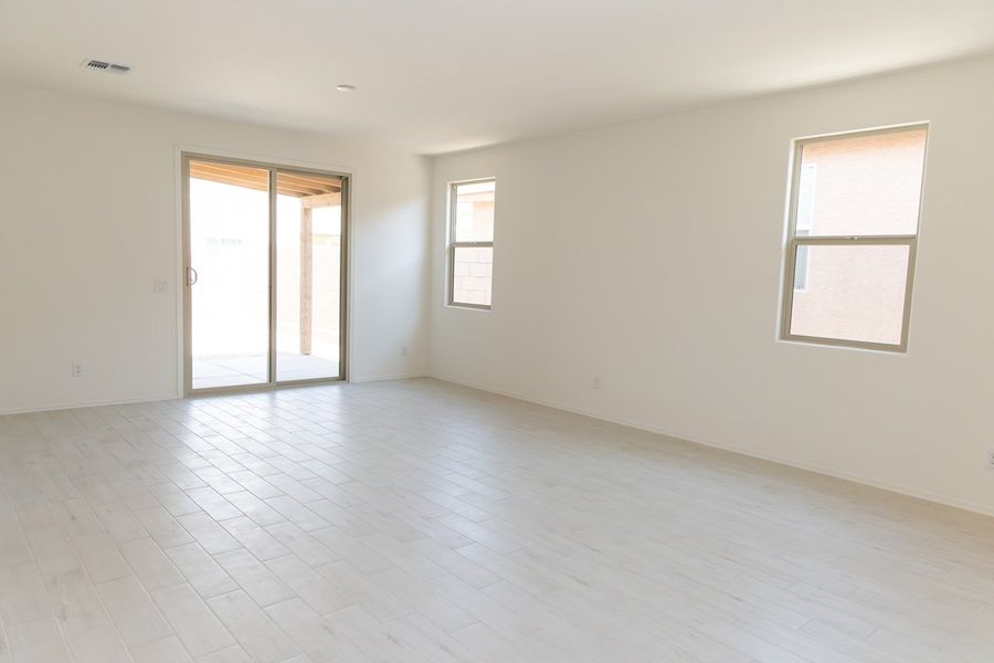 Spacious, unfurnished interior of a new home in Vista Del Oro Reserve, Tucson (Image 5). Spacious, unfurnished interior of a new home in Vista Del Oro Reserve, Tucson (Image 5).