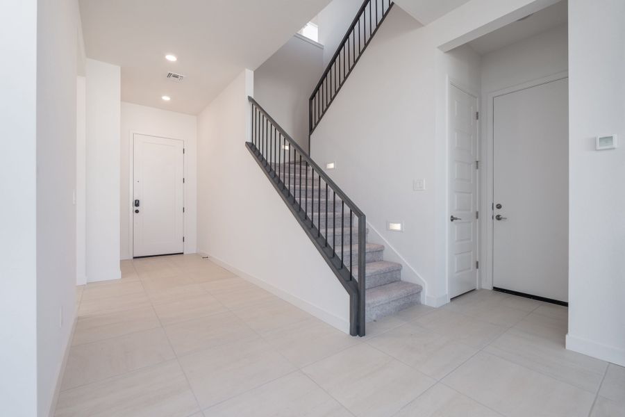 Spacious, unfurnished interior of a new home in Soleo, Queen Creek (Image 7).