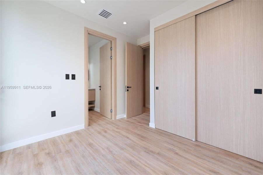 Spacious, unfurnished interior of a new home in , Miami (Image 20).