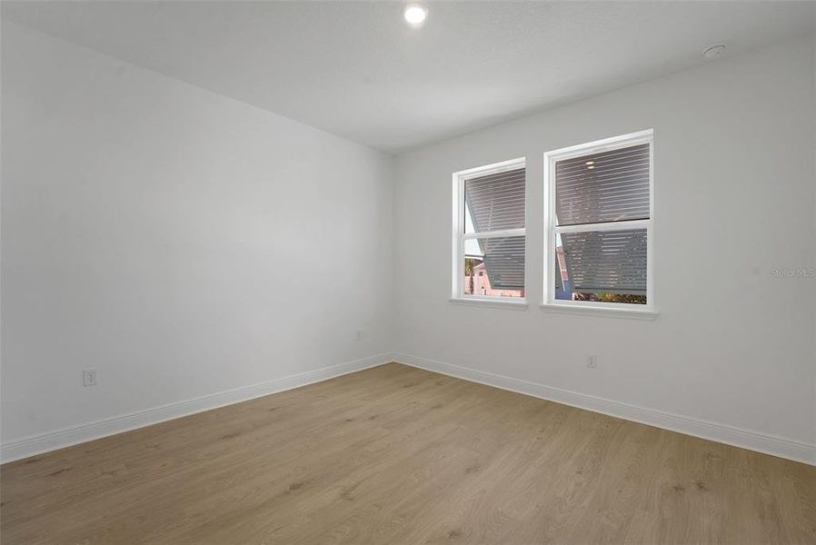 Spacious, unfurnished interior of a new home in Green Key Village, Lady Lake (Image 28).