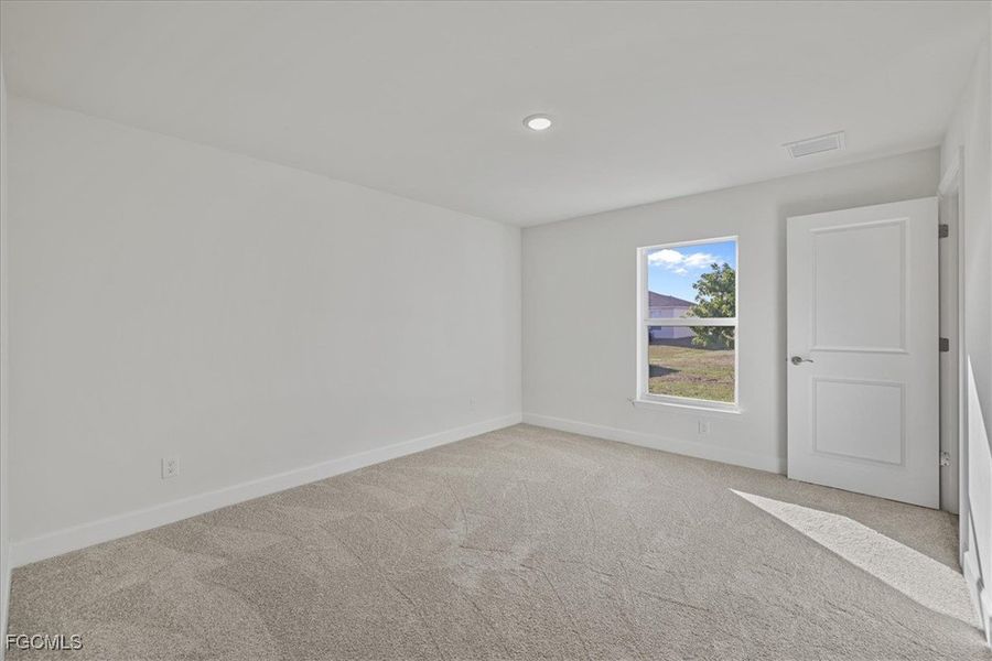 Spacious, unfurnished interior of a new home in Cape Coral, Cape Coral (Image 18).