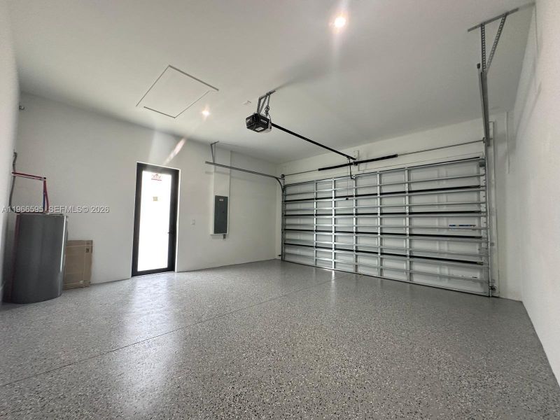 Spacious, unfurnished interior of a new home in , Lehigh Acres (Image 15).