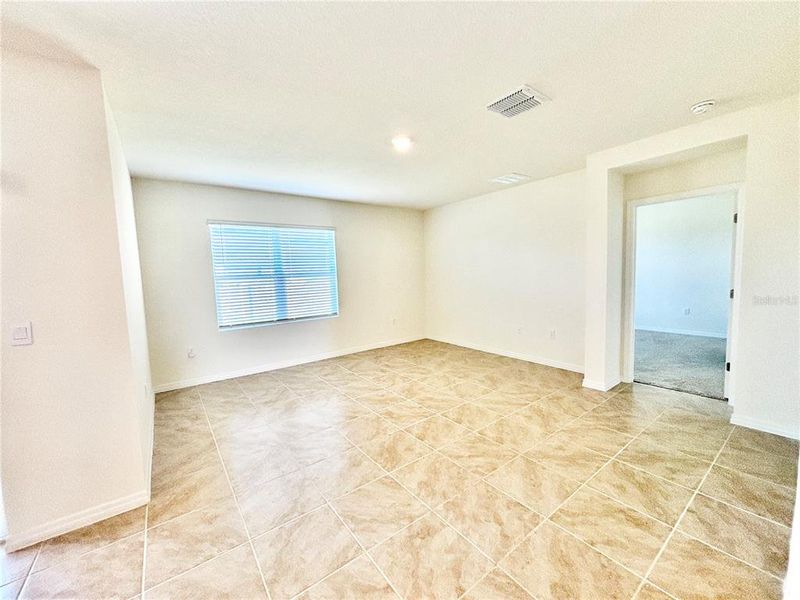 Spacious, unfurnished interior of a new home in Cascades, Davenport (Image 13).