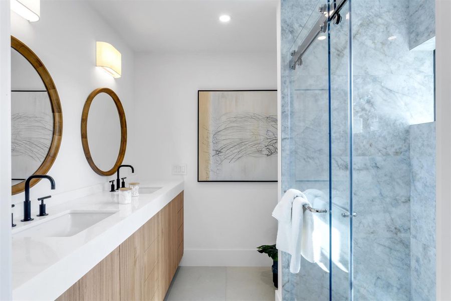 BATHROOM_1_STRAIGHT
