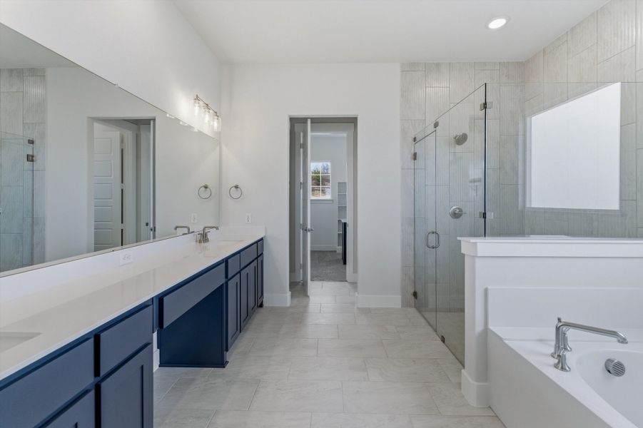 Furnished interior view inside a new home in Eagle Ridge Estates, Weatherford (Image 13).