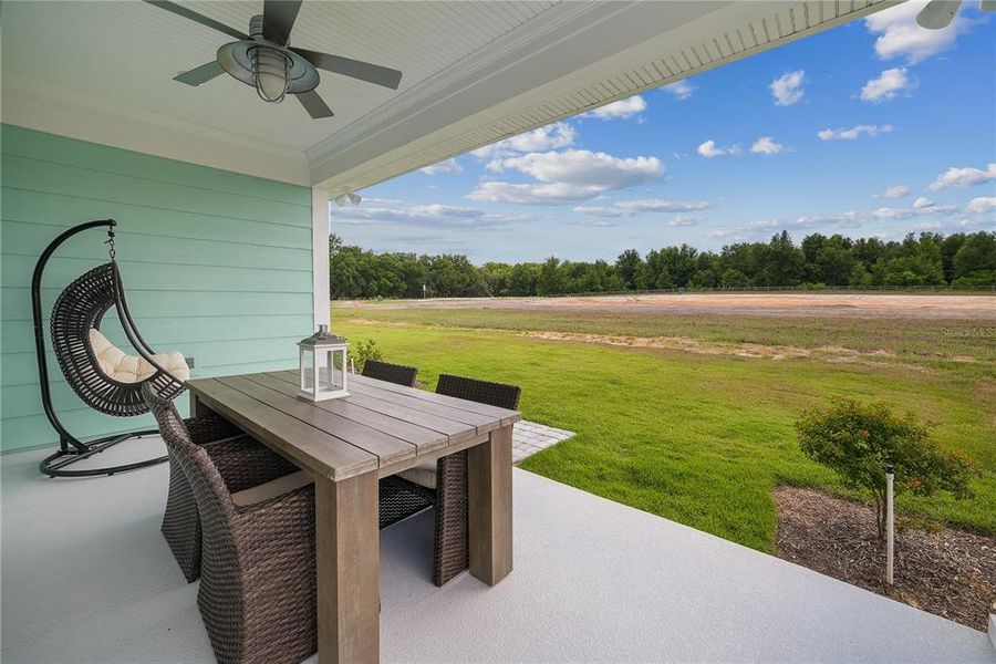 Exterior details and patio area of a home in , Lady Lake (Image 29).