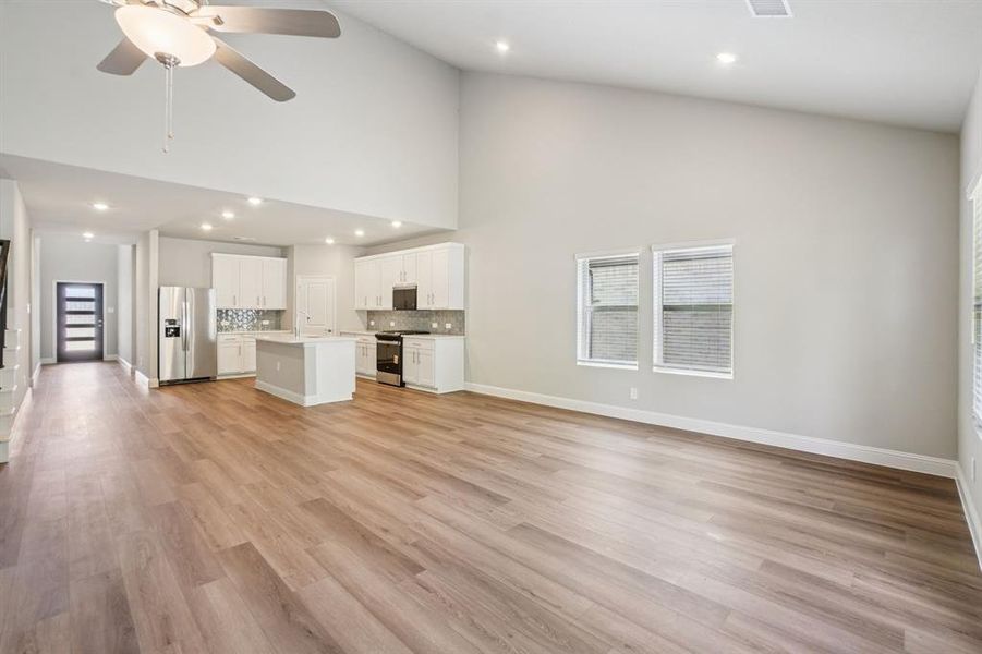 Photo is not of the actual home, but is an inspirational photo of builder’s model home and may depict options, furnishings, and/or decorator features that are not included. Photo is not of the actual home, but is an inspirational photo of builder’s model home and may depict options, furnishings, and/or decorator features that are not included.