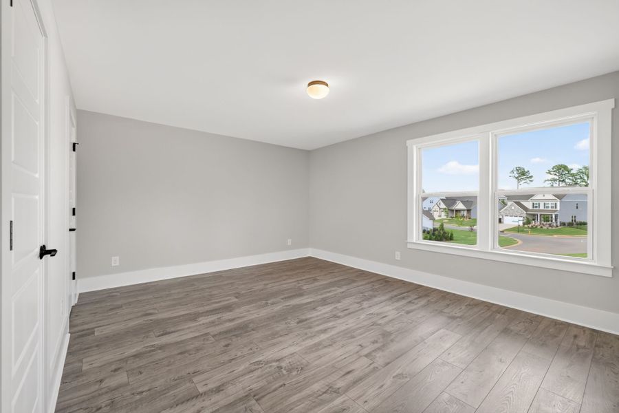 Spacious, unfurnished interior of a new home in Edgewater - Harbor Pointe, Lancaster (Image 29).