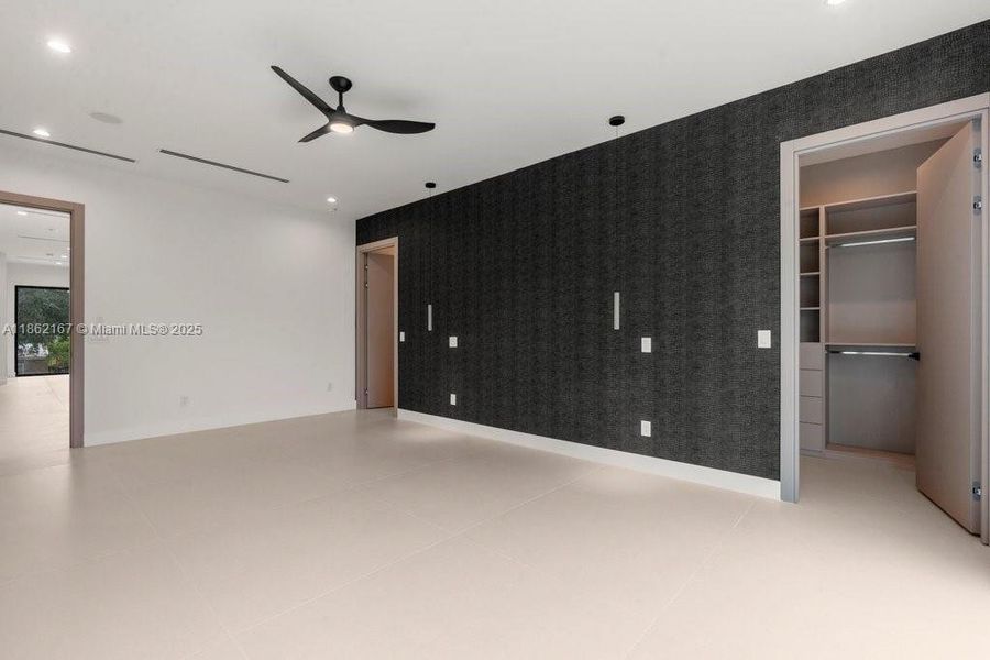 Image 47 of a home in .