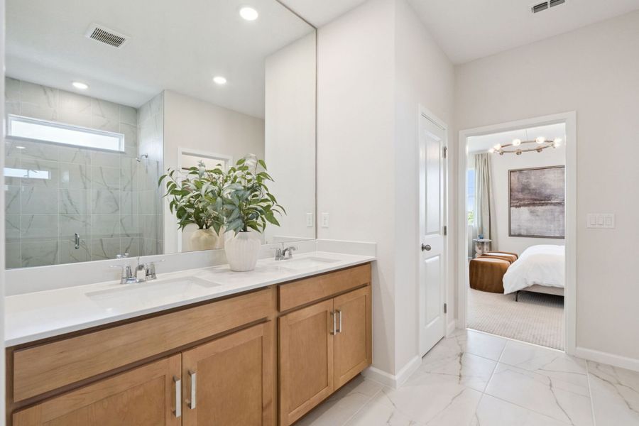 Owner's Bathroom Owner's Bathroom