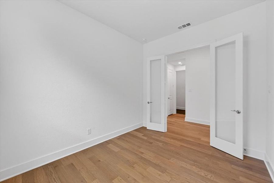 Spacious, unfurnished interior of a new home in Goodland, Venus (Image 18).