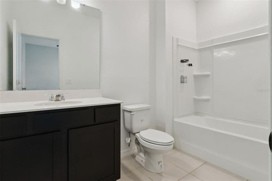 Furnished interior view inside a new home in , Lake Alfred (Image 14).