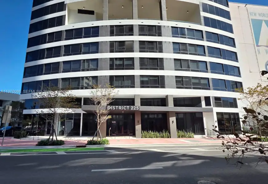 Condo located in Miami, FL showcasing its design and architecture (Image 5).