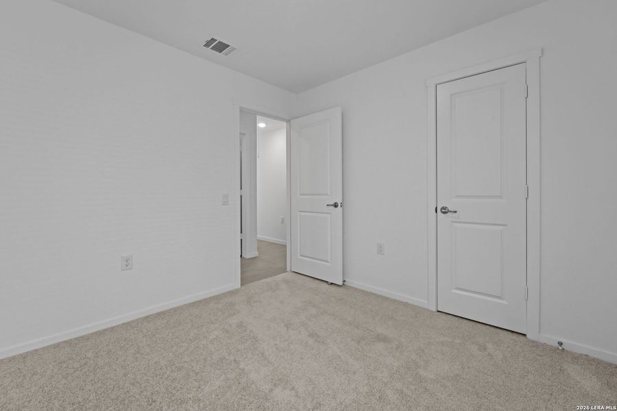 Spacious, unfurnished interior of a new home in Valle Sol, San Antonio (Image 11).